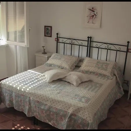 Domus Vacanze - Qui Staremo Bene Apartment