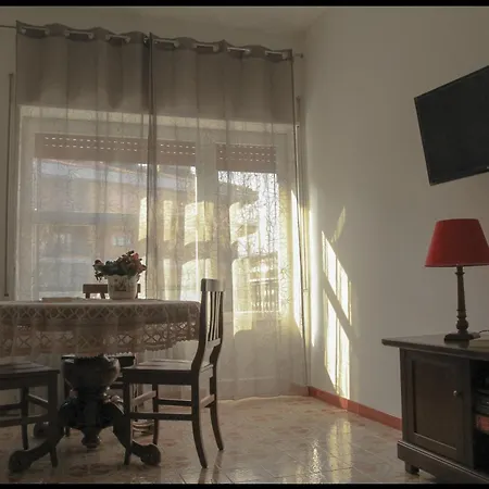 Domus Vacanze - Qui Staremo Bene Apartment