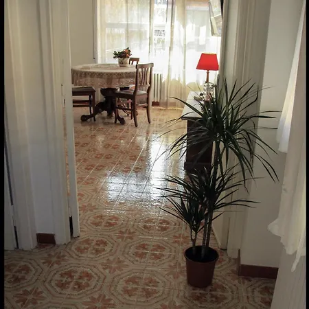 Domus Vacanze - Qui Staremo Bene * Rome