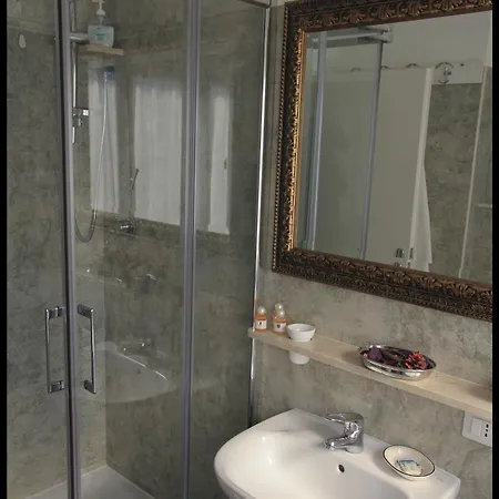 Domus Vacanze - Qui Staremo Bene Apartment